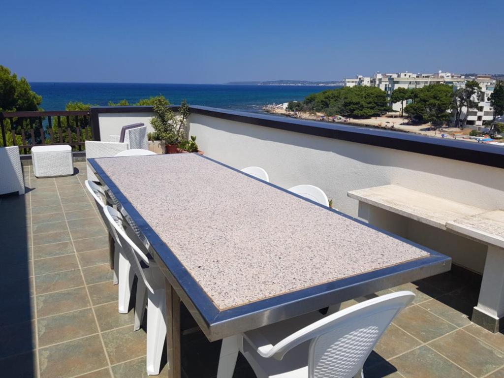 Suite Con Terrazzo Sul Mare E Discesa In Spiaggia A Gallipoli Extérieur photo