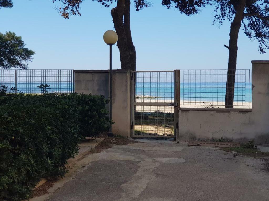 Suite Con Terrazzo Sul Mare E Discesa In Spiaggia A Gallipoli Extérieur photo